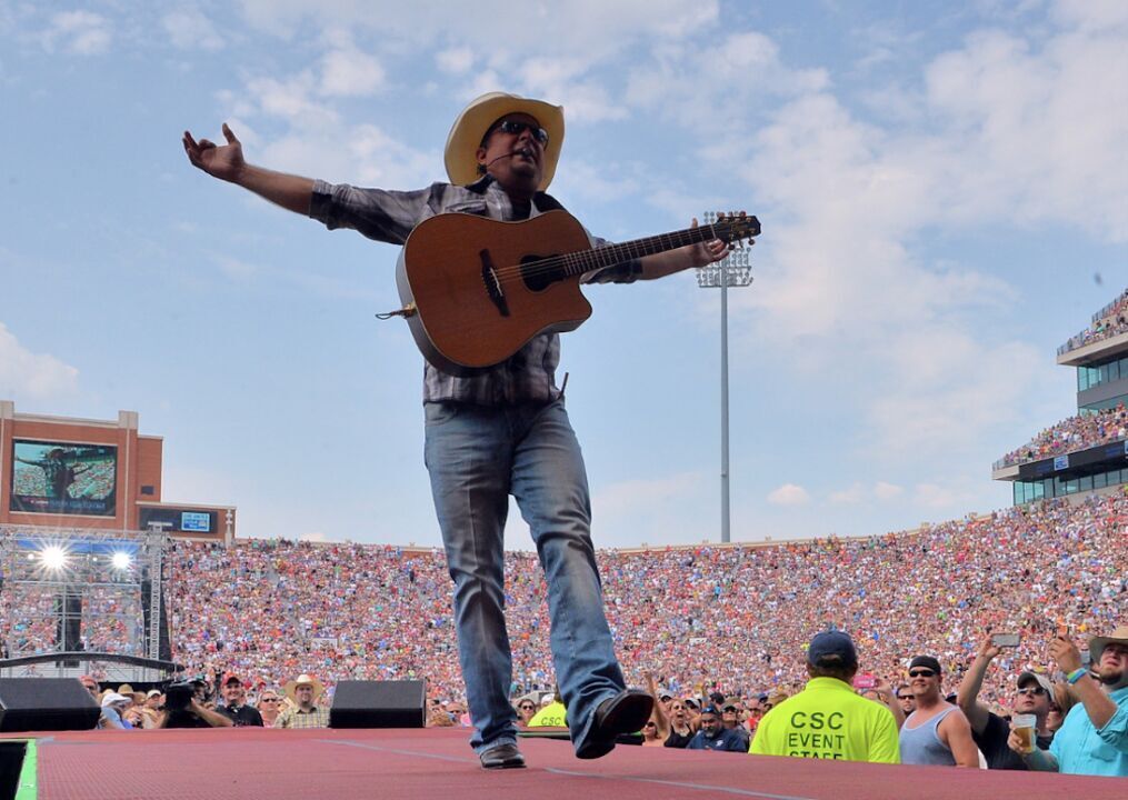 #3. Garth Brooks
